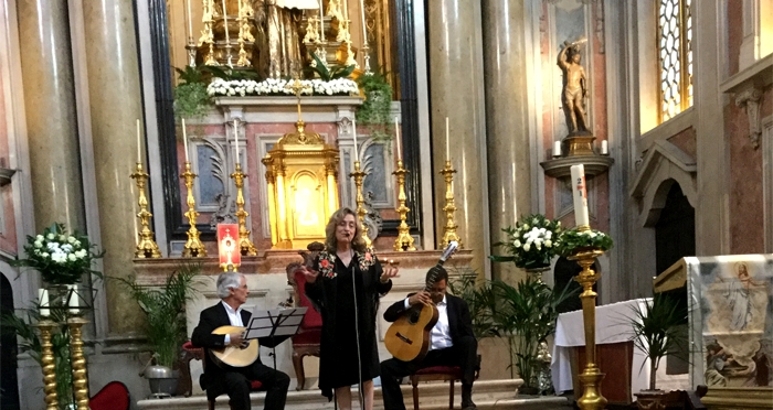 FADO ORACAO --- IGREJA DE SANTO ANTONIO -- LISBOA